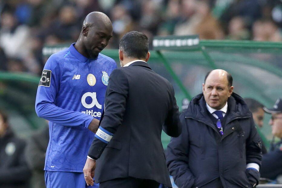 Danilo lesionou-se no jogo Sporting-FC Porto