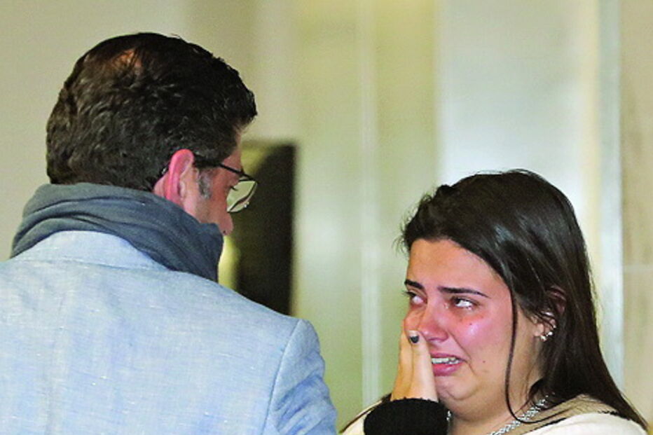 Mariana Vitória, filha de Rui Vitória, a chorar na despedida