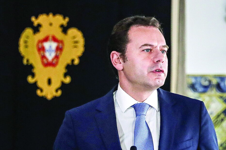 Luís Montenegro acusou ontem Rui Rio de falta de “coragem” ao não ter convocado diretas no PSD. O ex-líder parlamentar teve uma audição informal com o Presidente da República 