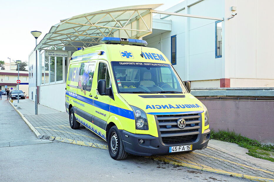 Região dispõe há quatro anos de uma ambulância, principalmente para transporte entre os hospitais de Faro e Portimão 