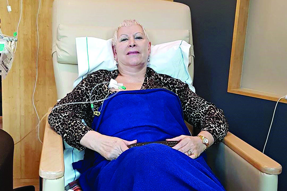Socialite partilhou esta foto em que se mostra a fazer quimioterapia   