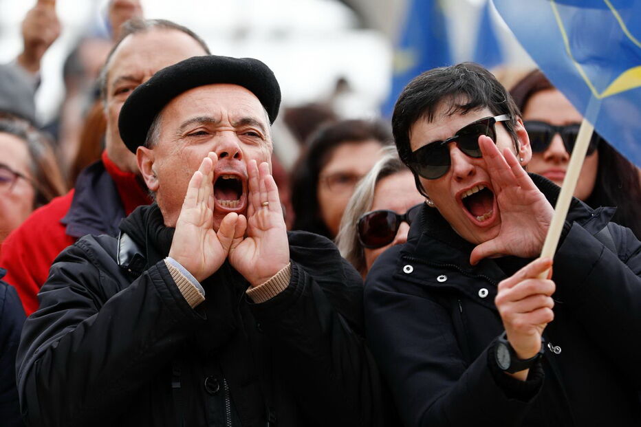Cerca de três mil funcionários judiciais manifestam-se por revisão do estatuto