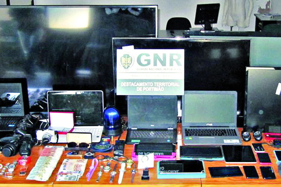 Grupo furtava objetos de valor das casas dos mortos, durante as cerimónias fúnebres