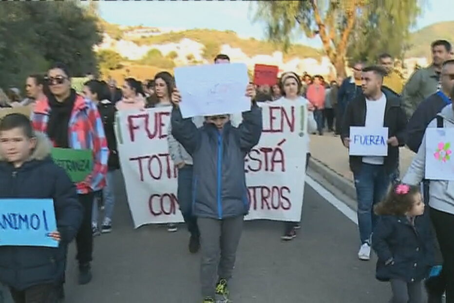População faz vigília para dar força aos pais e família do pequeno Julen