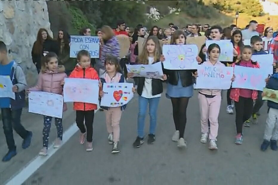 População faz vigília para dar força aos pais e família do pequeno Julen