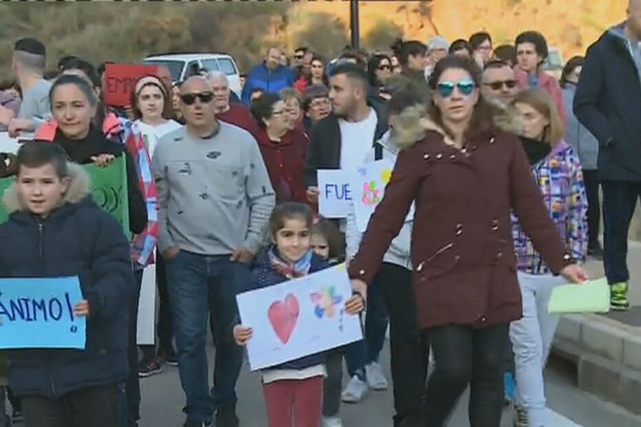 População faz vigília para dar força aos pais e família do pequeno Julen