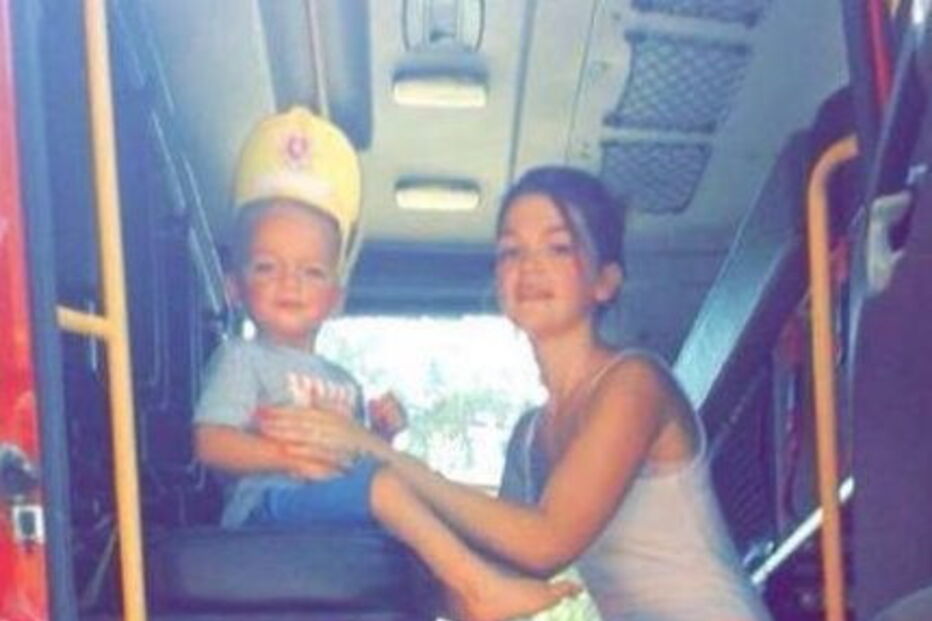 Mulher vê filho ser esmagado e manda-o estar calado