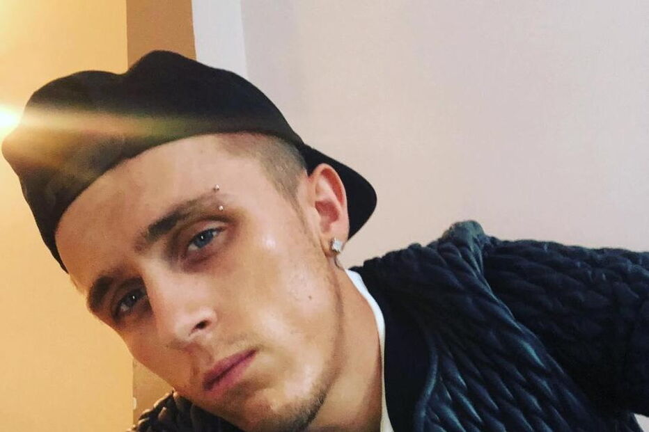 Mulher vê filho ser esmagado e manda-o estar calado