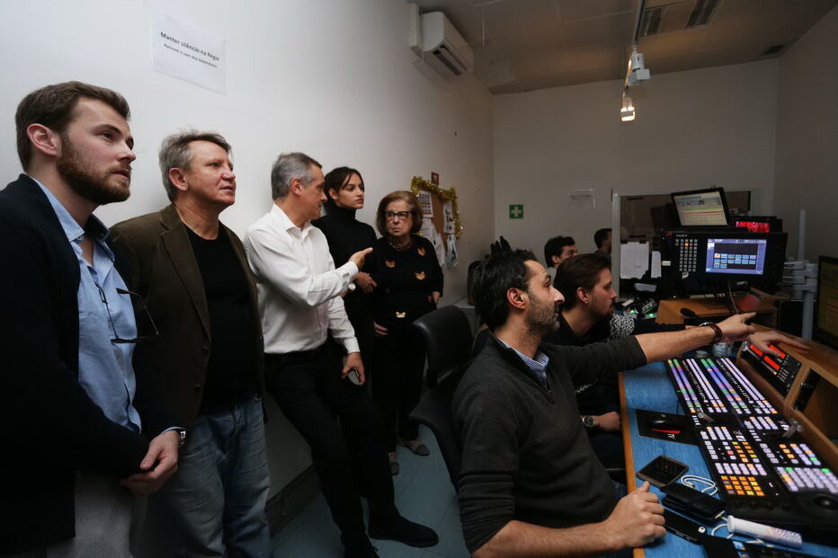 Elenco da telenovela 'Alguém Perdeu' visita a CMTV