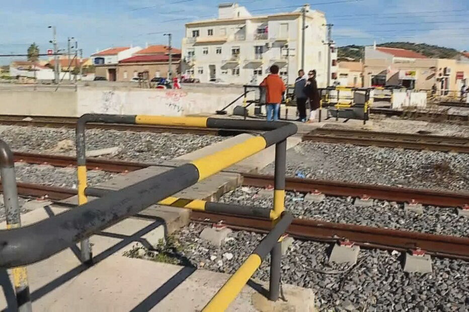 Homem de 56 anos morre atropelado por comboio em Silves