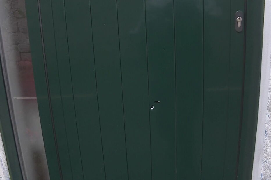 Homem dispara contra filho e cunhado e põe-se em fuga