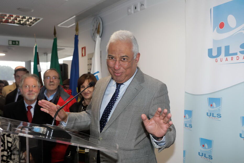O primeiro ministro, António Costa, ao lado da ministra da Saúde, Marta Temido, em Vila Nova de Foz Coa