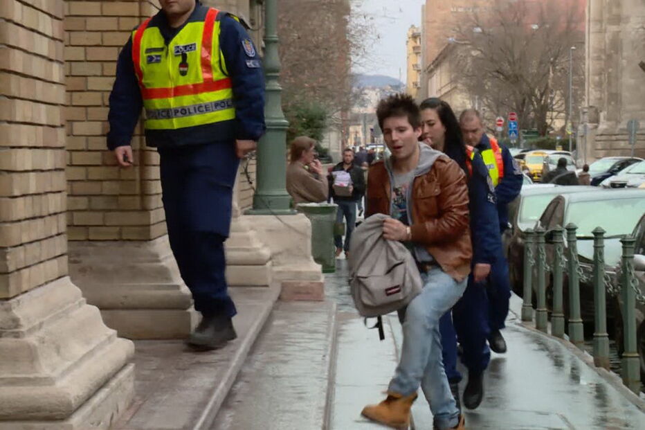 Rui Pinto à entrada do tribunal de Budapeste onde foi ouvido