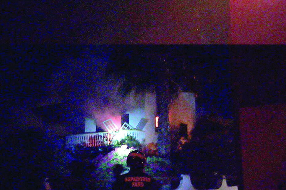 Bombeiros combatem fogo em aldeia de Faro