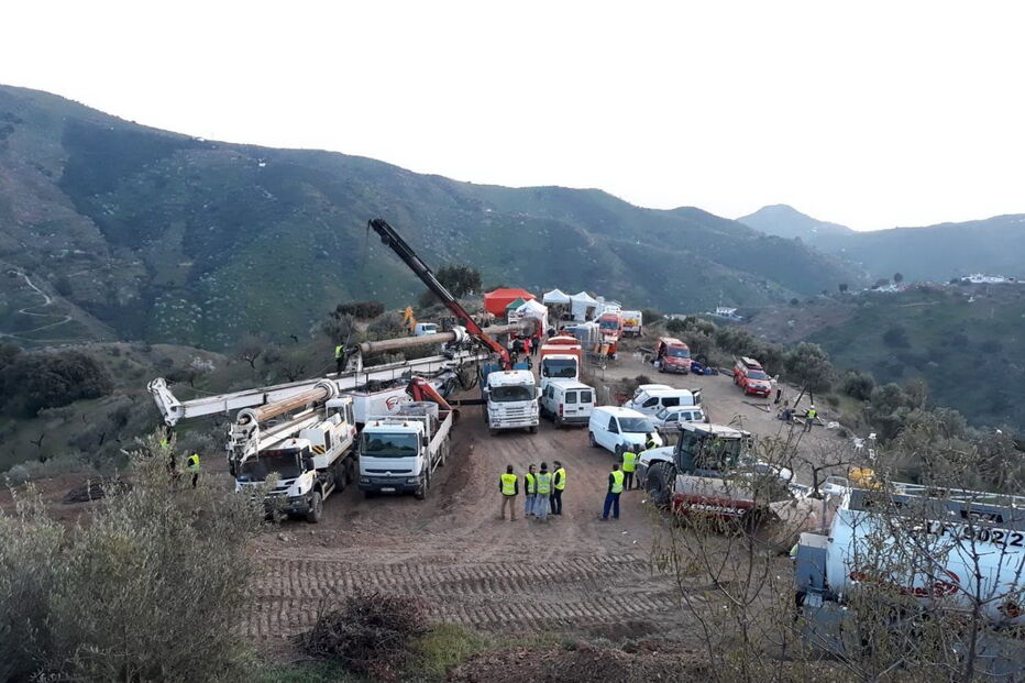 Furo vertical começa a ser feito e autoridades falam em 35 horas para chegar a Julen