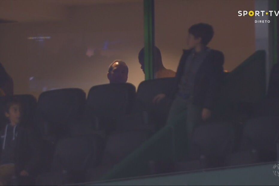 William Carvalho regressa a Alvalade e foi apanhado a conversar com Varandas