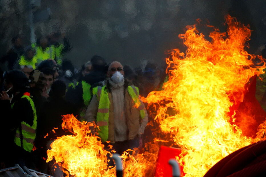 Milhares de “coletes amarelos” manifestam-se em França pelo décimo sábado consecutivo	