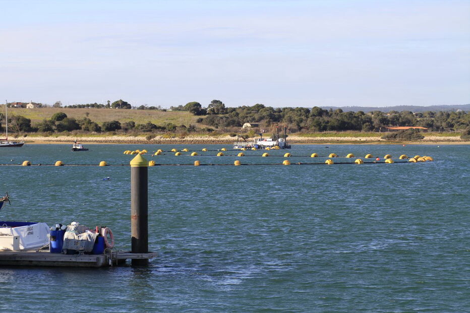 Obra de dragagem da ria de Alvor já começou