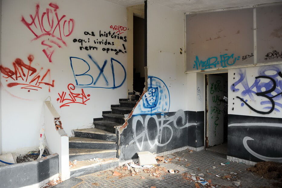 Discotecas dos anos 80 abandonadas na região Centro apenas sobrevivem na memória