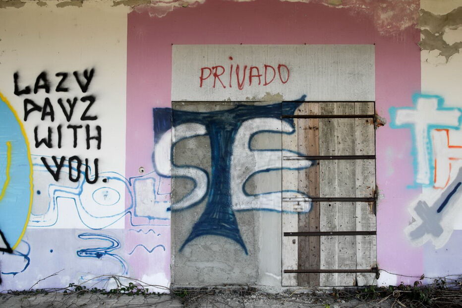 Discotecas dos anos 80 abandonadas na região Centro apenas sobrevivem na memória