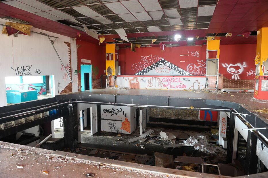 Discotecas dos anos 80 abandonadas na região Centro apenas sobrevivem na memória