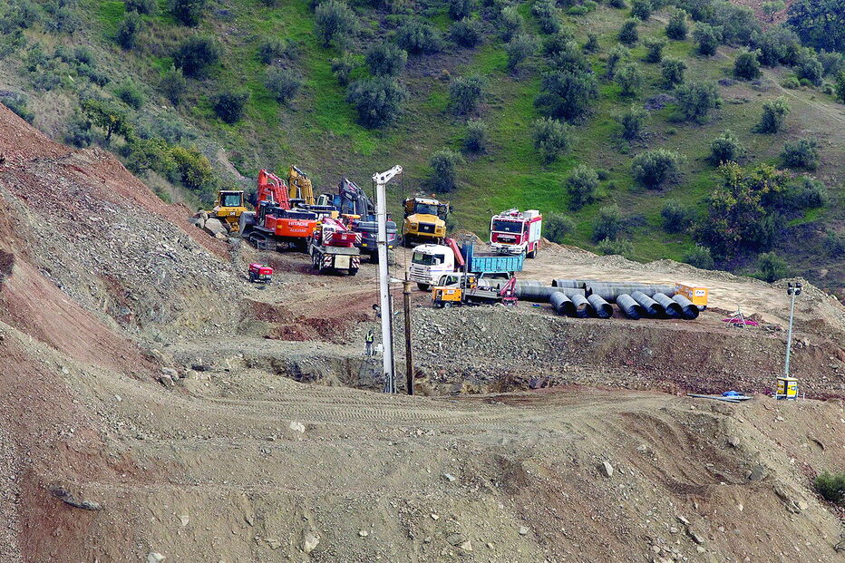 Solo rochoso atrasou escavação de túnel vertical de 60 metros por onde vão descer os mineiros asturianos 