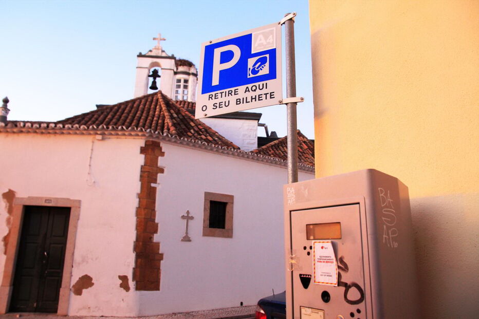 Parquímetros na Baixa de Faro estão desativados desde que terminou o contrato com a antiga empresa. Preços deverão manter-se  