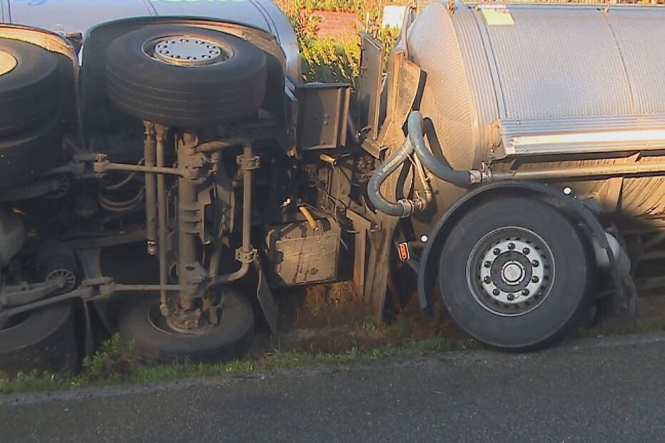  Camião tombado em Esmoriz, na A29