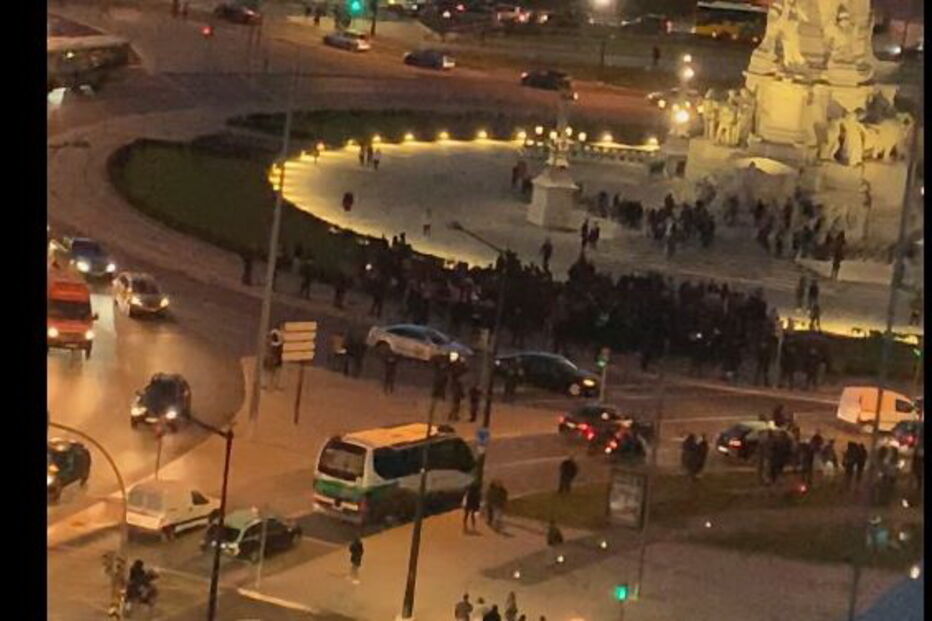 PSP atacada à pedrada na Baixa de Lisboa responde com tiros