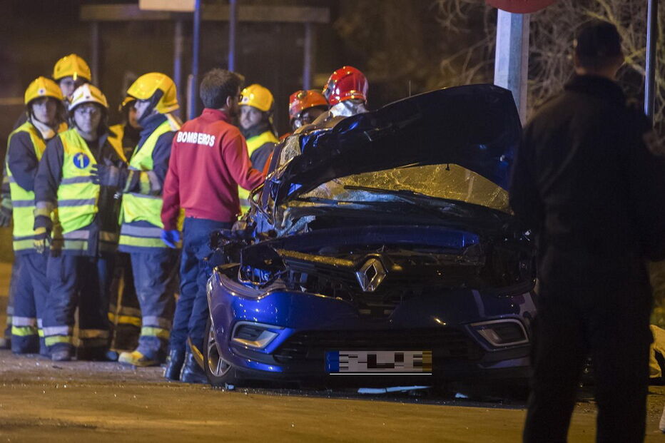 Dois mortos e cinco feridos, três dos quais crianças, em violento acidente em Matosinhos