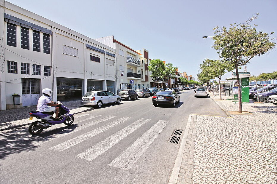 Zona ribeirinha e o centro de Portimão são duas das zonas onde câmara quer disponibilizar mais estacionamento grátis