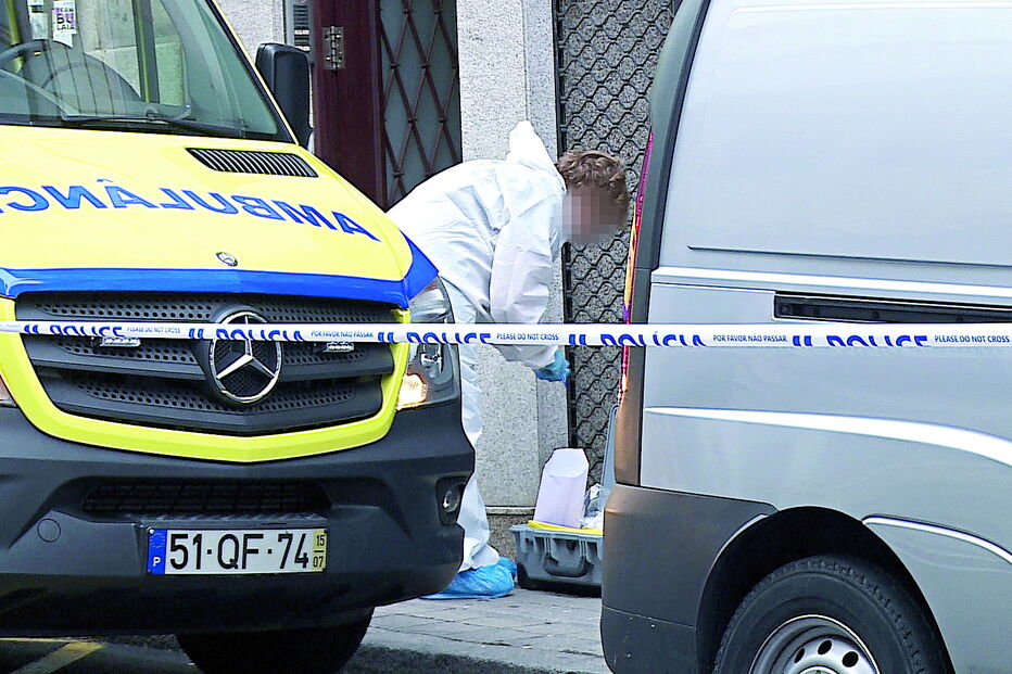 Homicídio na casa da vítima, na rua Fernandes Tomás 