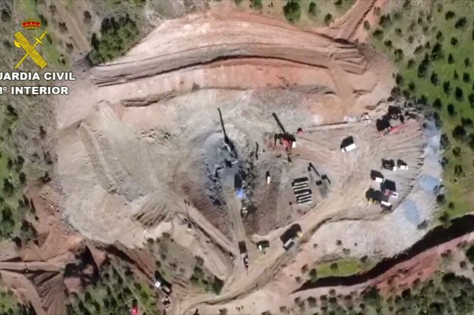 Equipas escavam túnel para tentar chegar o Julen, caído num poço de Málaga