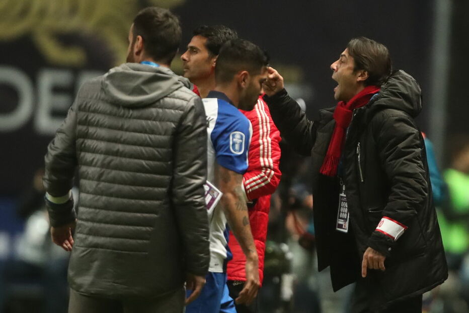Rui Costa expulso por protesto pelo golo anulado ao Benfica