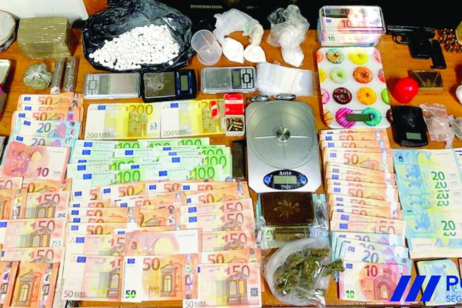 Apreendidas 2000 doses de droga  