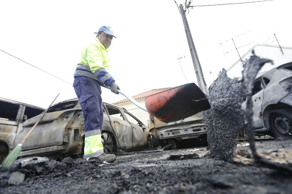 Cenário de destruição no Catujal, em Loures