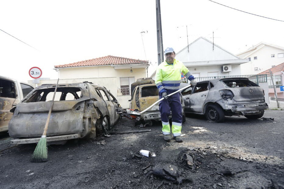 Cenário de destruição no Catujal, em Loures