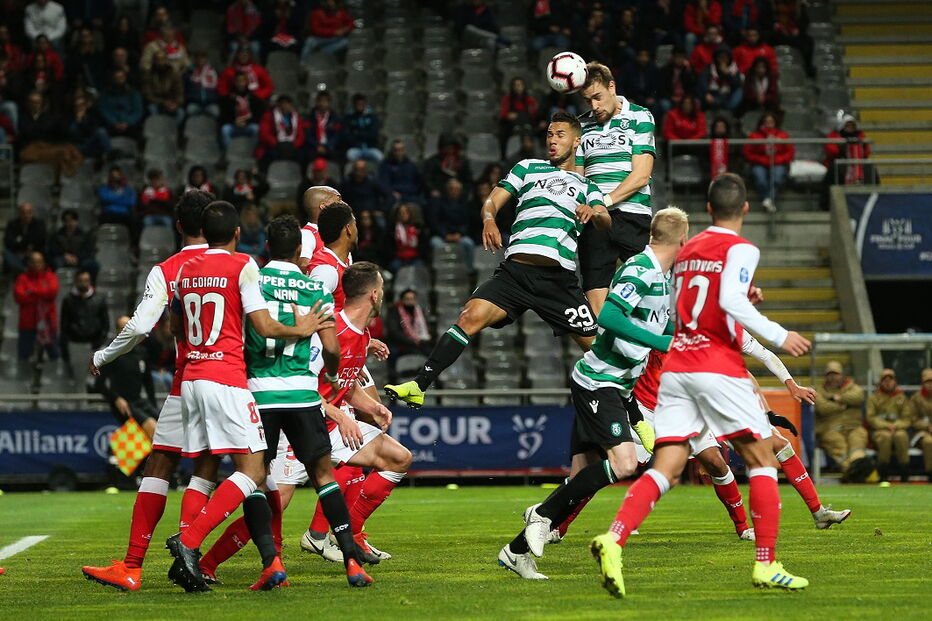 Coates marca de cabeça golo do Sporting ao Braga