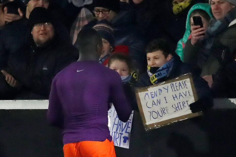 Manchester City bate Burton na Taça da Liga inglesa