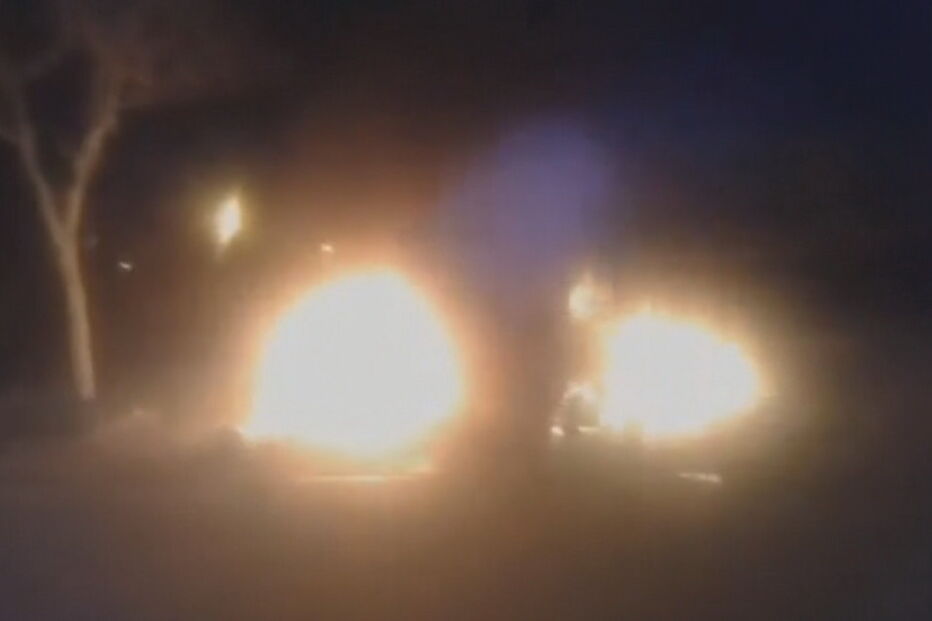 Atos de vandalismo repetem-se pela terceira noite. Autocarro e ecopontos incendiados em Setúbal e Sintra