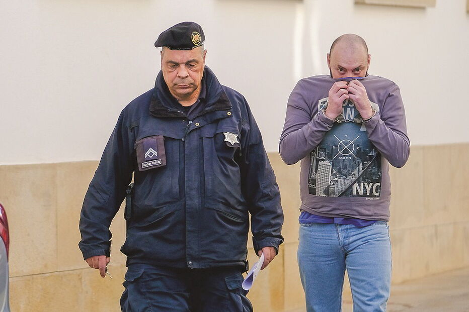 Fernando Trindade, de 34 anos, discutiu com uma funcionária das bombas e acabou por matar colega daquela