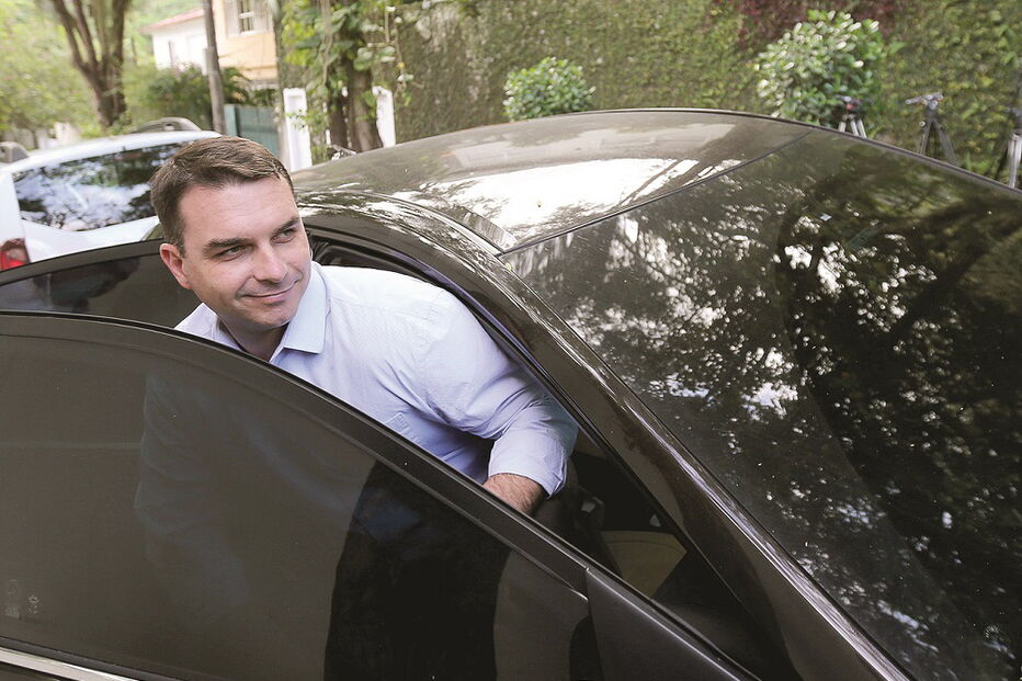 Flávio Bolsonaro é o filho mais velho do Presidente 