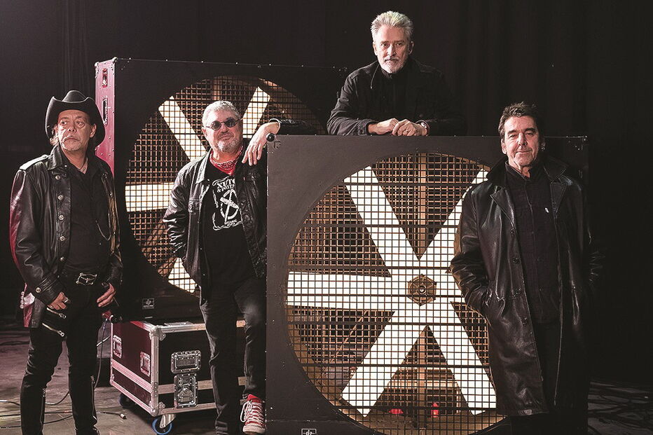 Xutos & Pontapés lançam o primeiro disco do grupo enquanto quarteto  