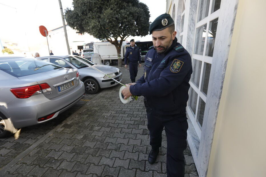Homem armado barrica-se em casa em Torres Vedras