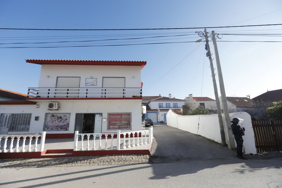 Homem armado barrica-se em casa em Torres Vedras
