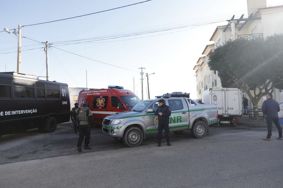 Homem armado barrica-se em casa em Torres Vedras