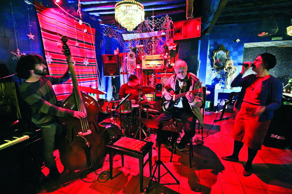 Piano afinado para clientes tocarem no Olha Q2