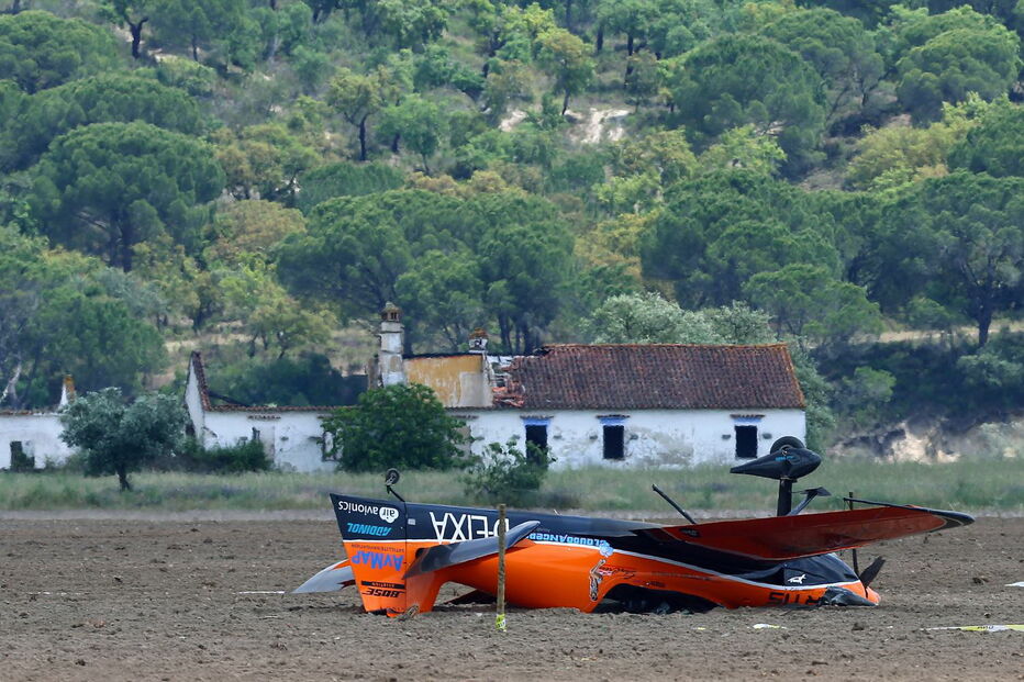 Piloto americano aterrou de emergência em campo agrícola de Ponte de Sôr