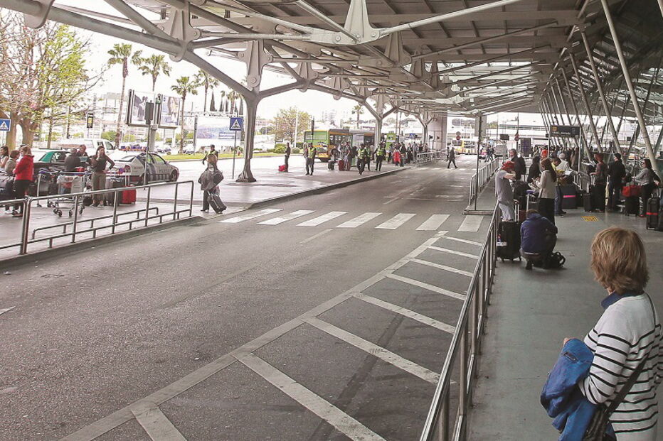Falsos diplomatas simulavam a chegada, com malas recheadas de dinheiro, ao Aeroporto de Lisboa, onde eram aguardados por cúmplices e pelas vítimas 