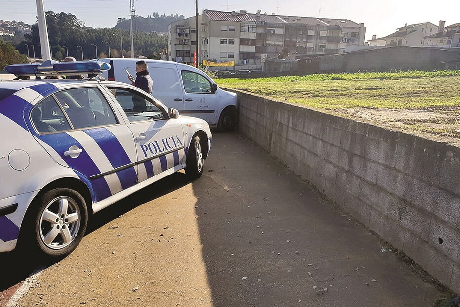 Furtou viatura municipal e despistou-se contra um muro a 28 de dezembro 